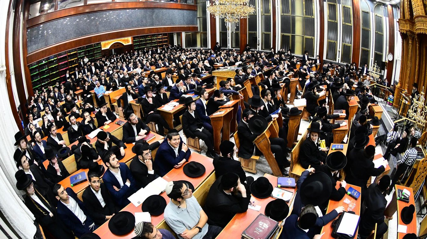 הגה"צ רבי צבי מאיר זילברברג בשיחת הכנה לחג השבועות