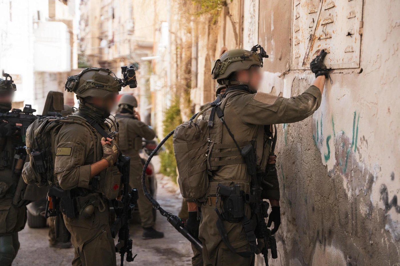 פעילות אבטחה של  לוחמי צה"ל באיו"ש