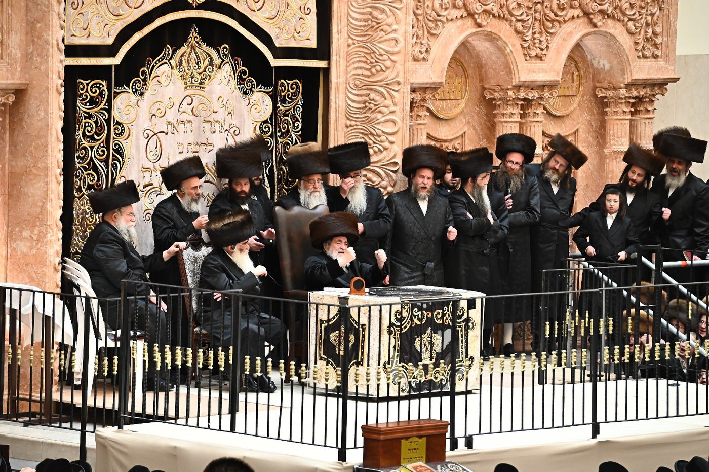 האדמו"ר מויז'ניץ בספירת העומר מ"ט בעומר