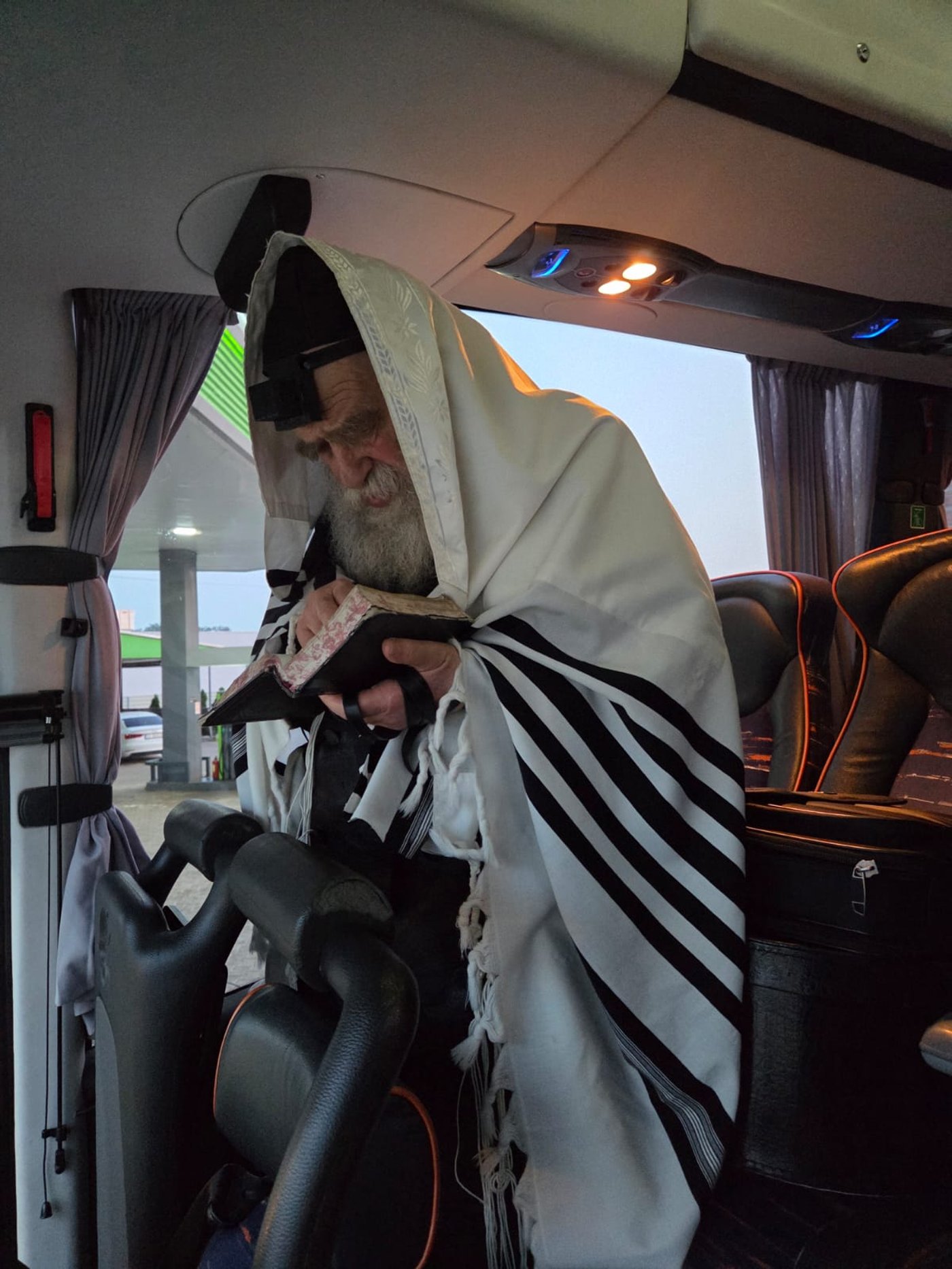 גאב"ד מאקאווא באוקראיינה