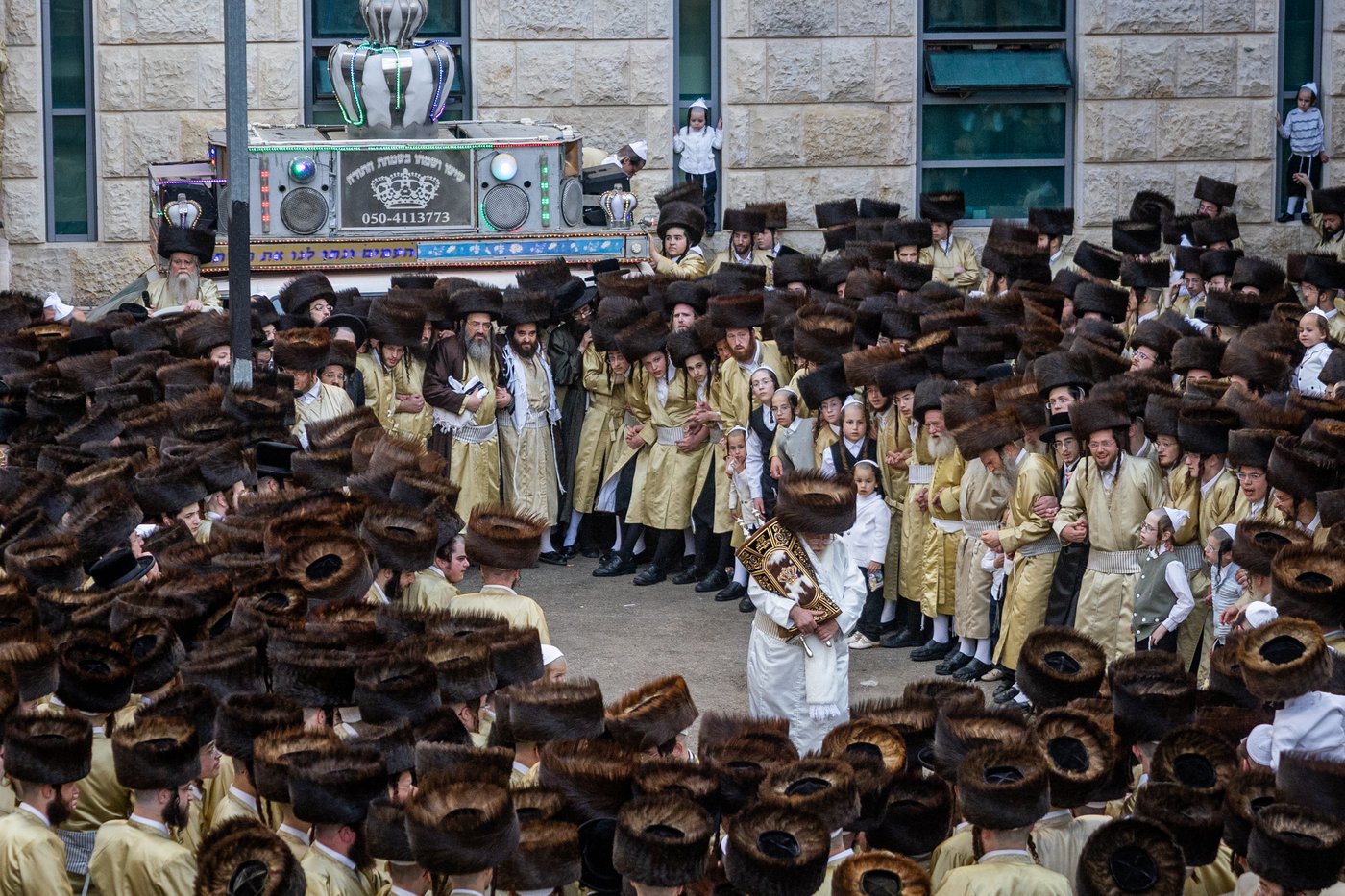 הכנסת ספר תורה ב'תולדות אהרן' בערב חג השבועות