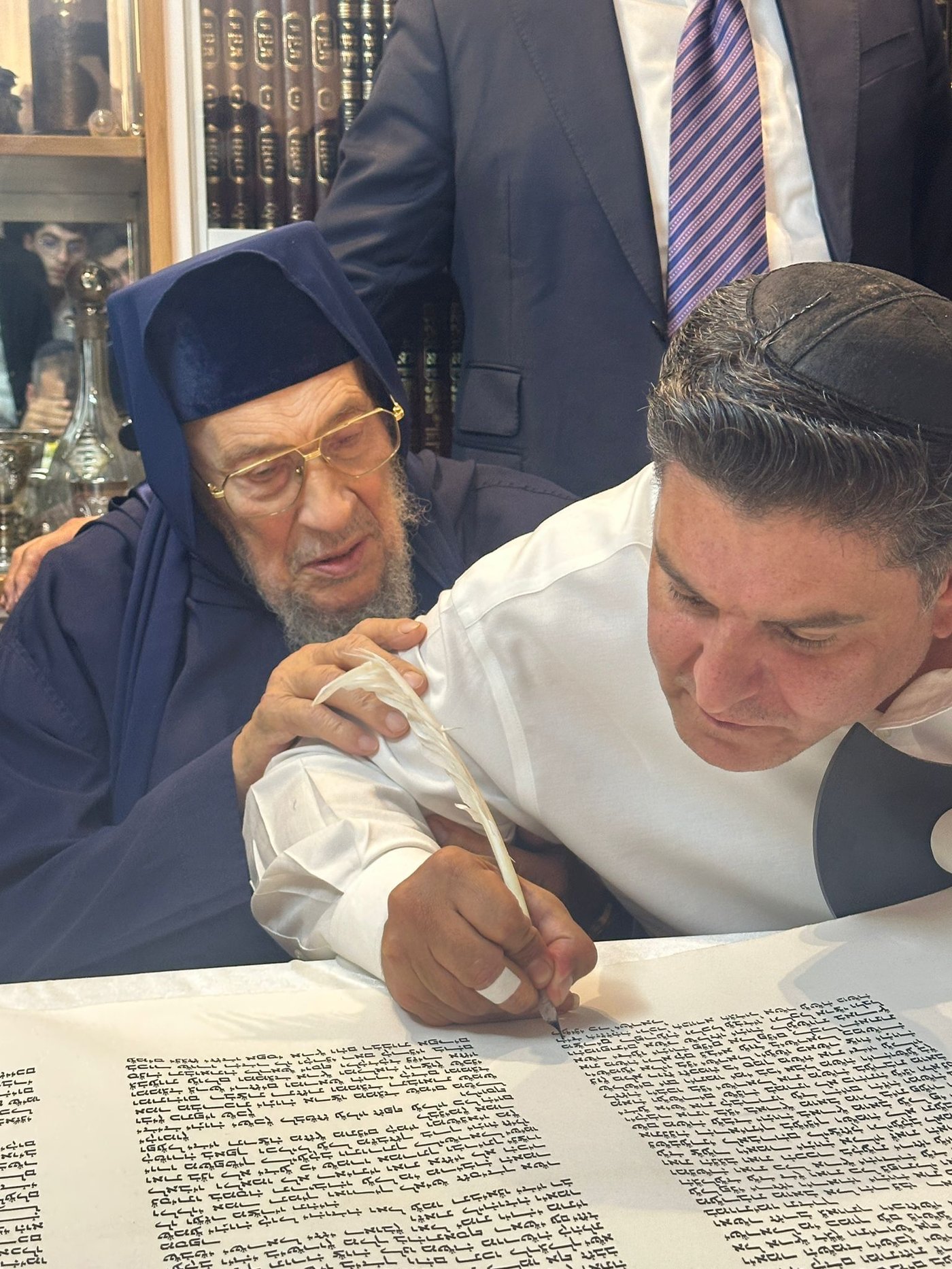  הכנסת ס"ת לע"נ הרב יצחק כהן ארזי זצ"ל