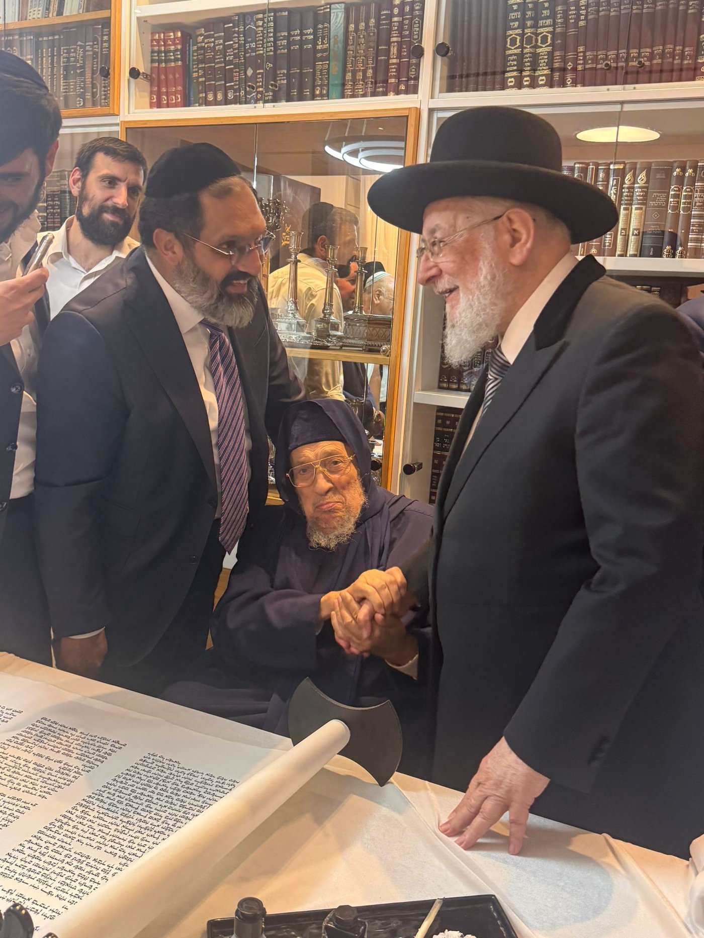  הכנסת ס"ת לע"נ הרב יצחק כהן ארזי זצ"ל
