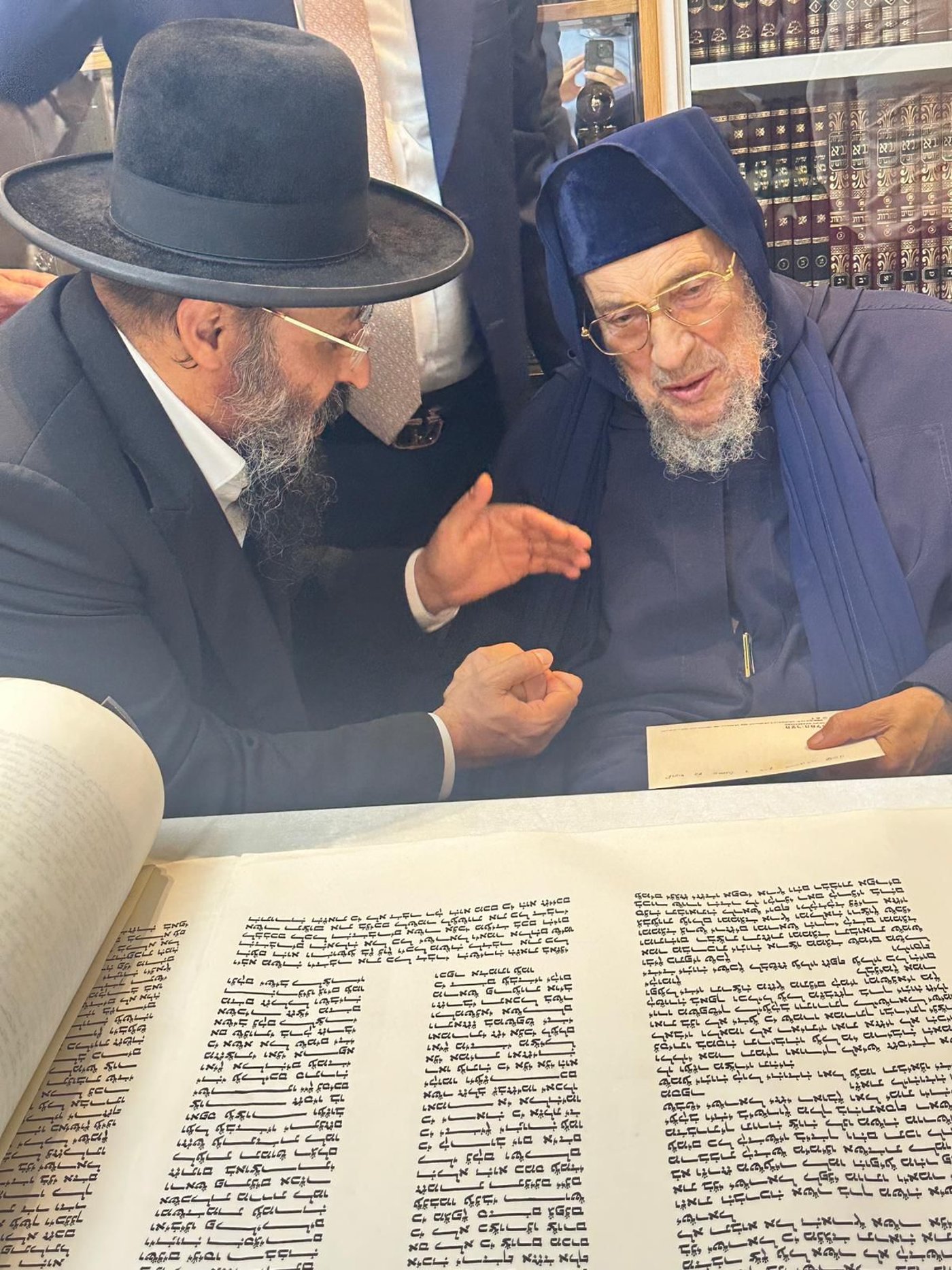  הכנסת ס"ת לע"נ הרב יצחק כהן ארזי זצ"ל