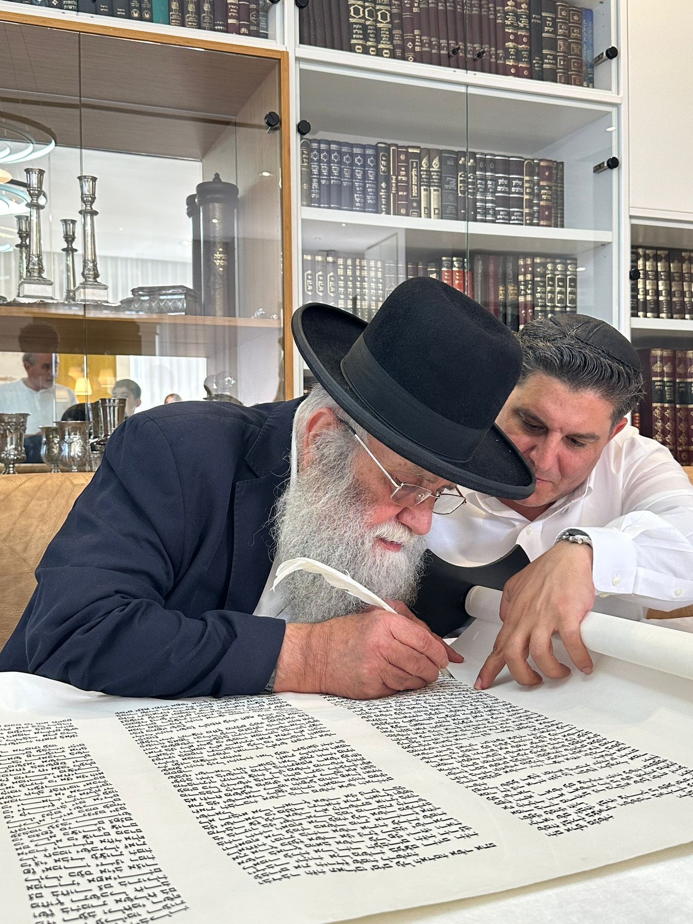  הכנסת ס"ת לע"נ הרב יצחק כהן ארזי זצ"ל