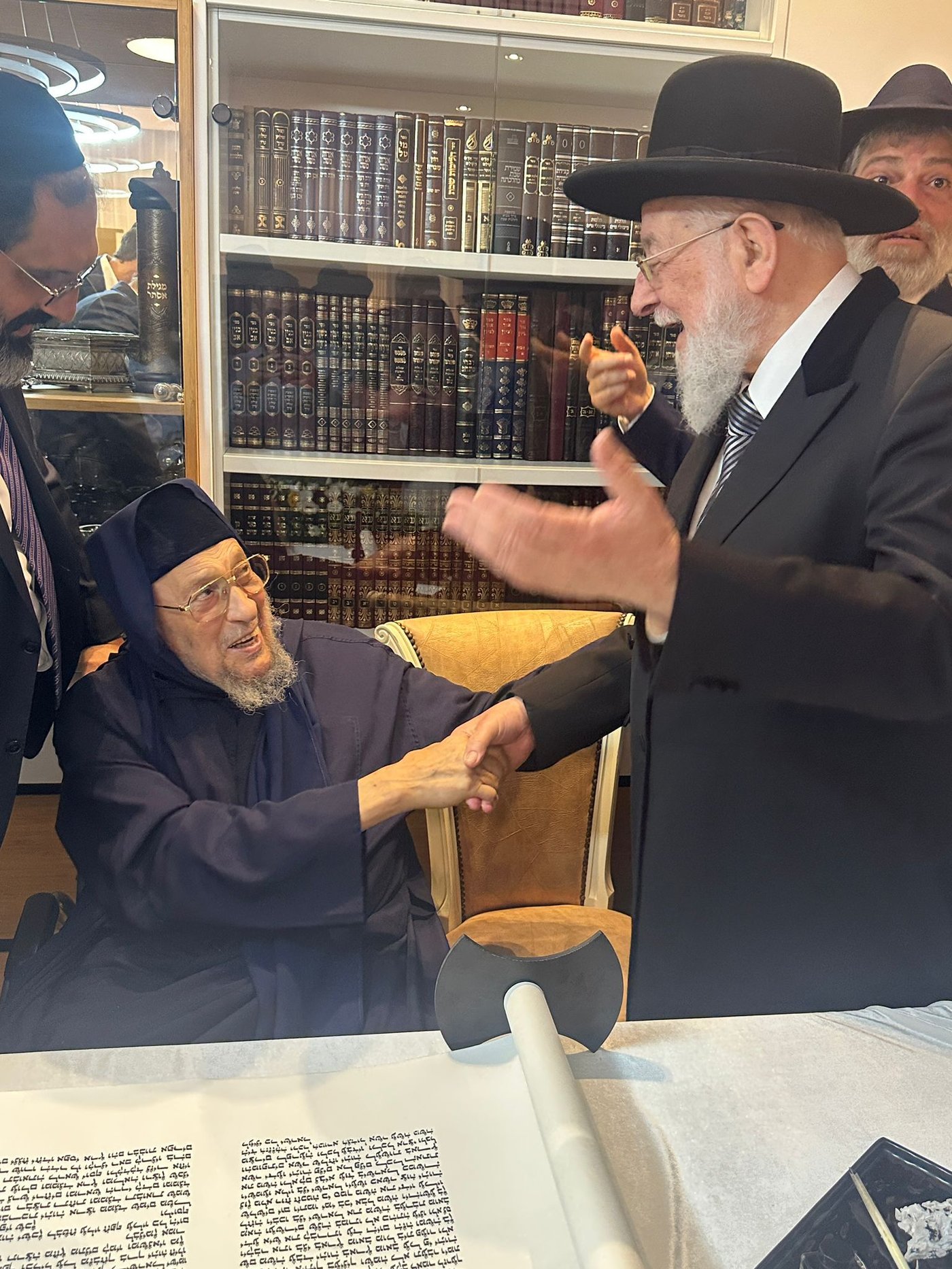 הכנסת ס"ת לע"נ הרב יצחק כהן ארזי זצ"ל