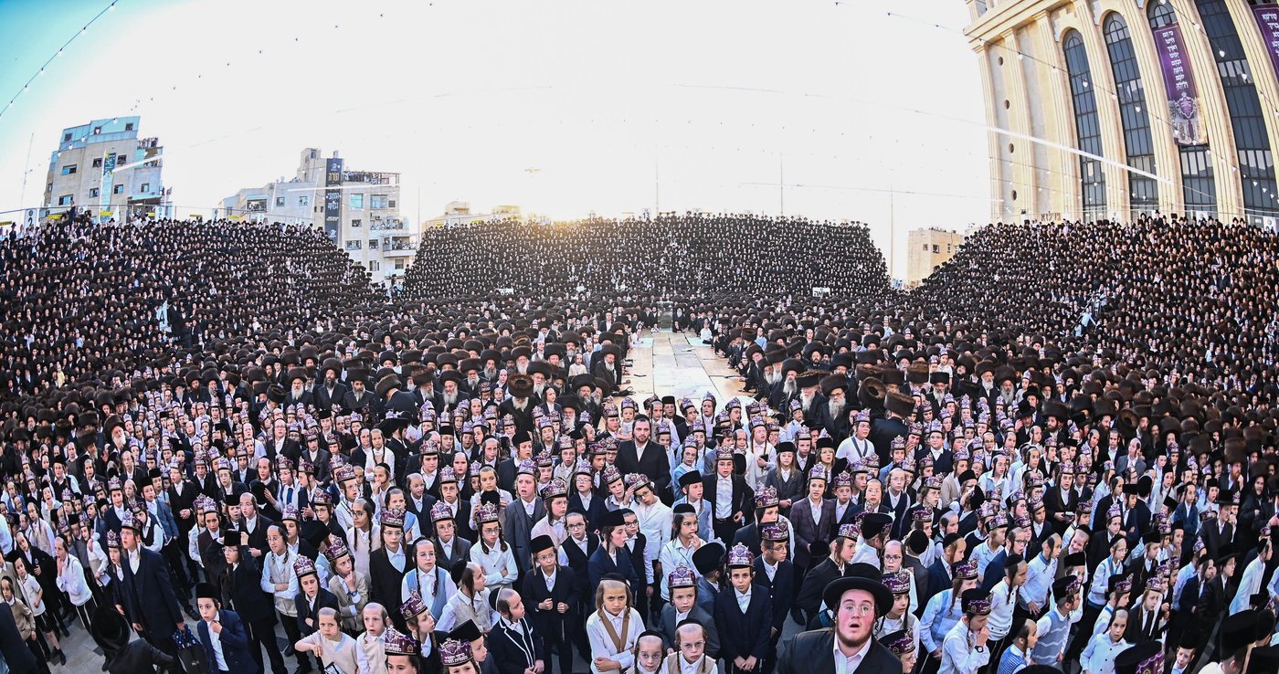 הכנסת ספר תורה לזכותו של האדמו"ר מבעלזא