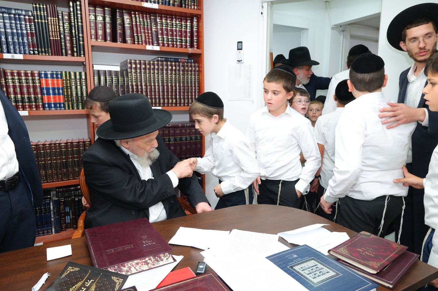 ילדי “נערינו” ביקרו בבתי גדולי ישראל והתברכו