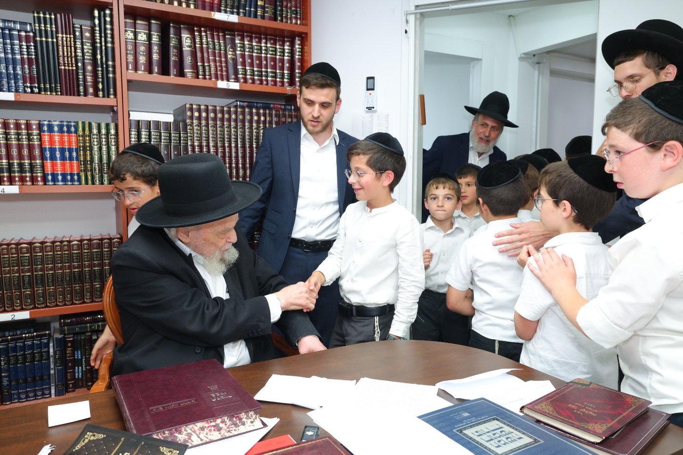 ילדי “נערינו” ביקרו בבתי גדולי ישראל והתברכו