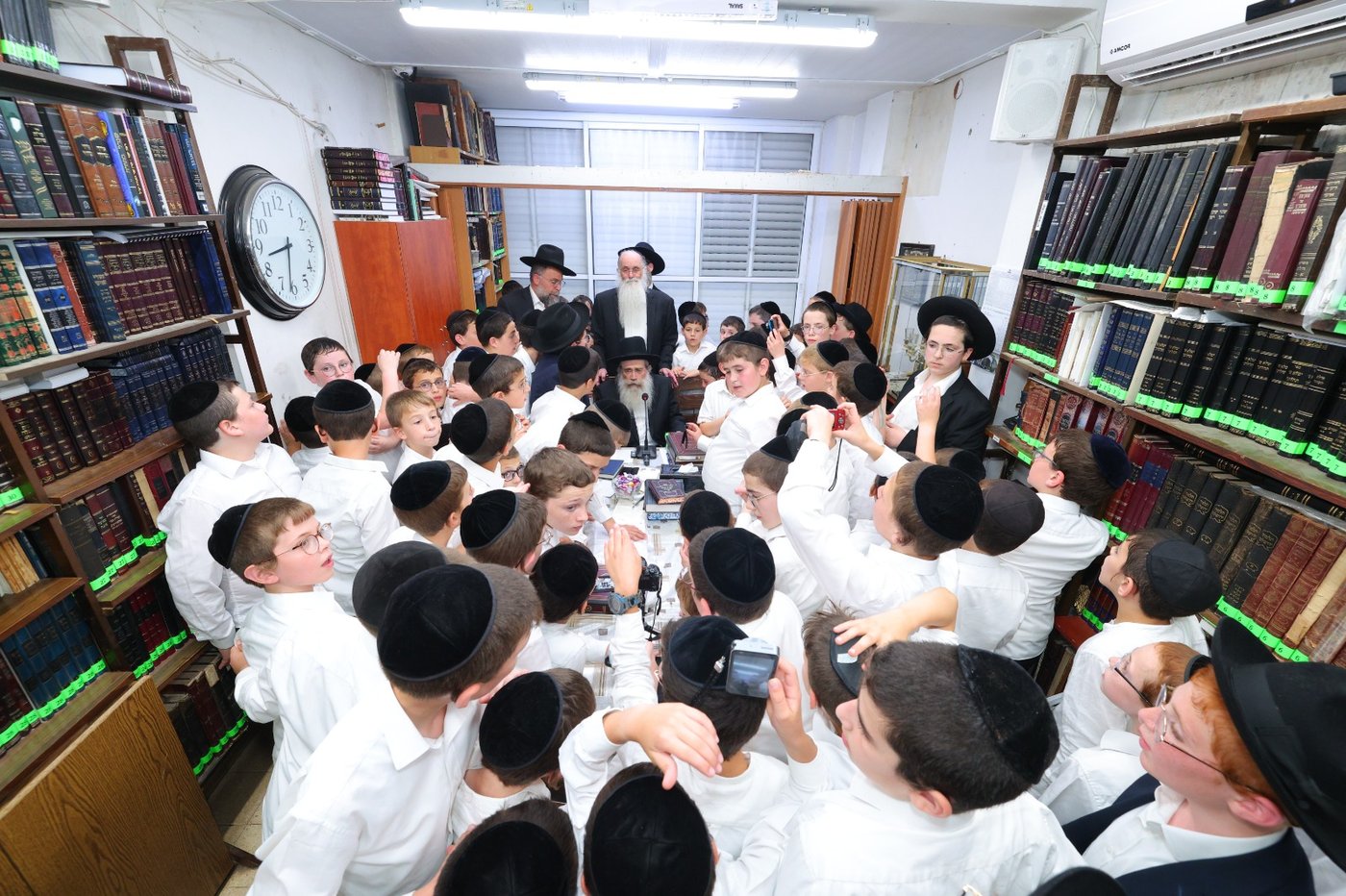 ילדי “נערינו” ביקרו בבתי גדולי ישראל והתברכו