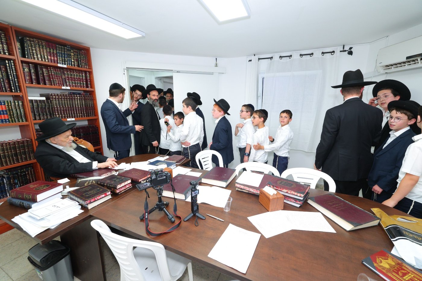ילדי “נערינו” ביקרו בבתי גדולי ישראל והתברכו