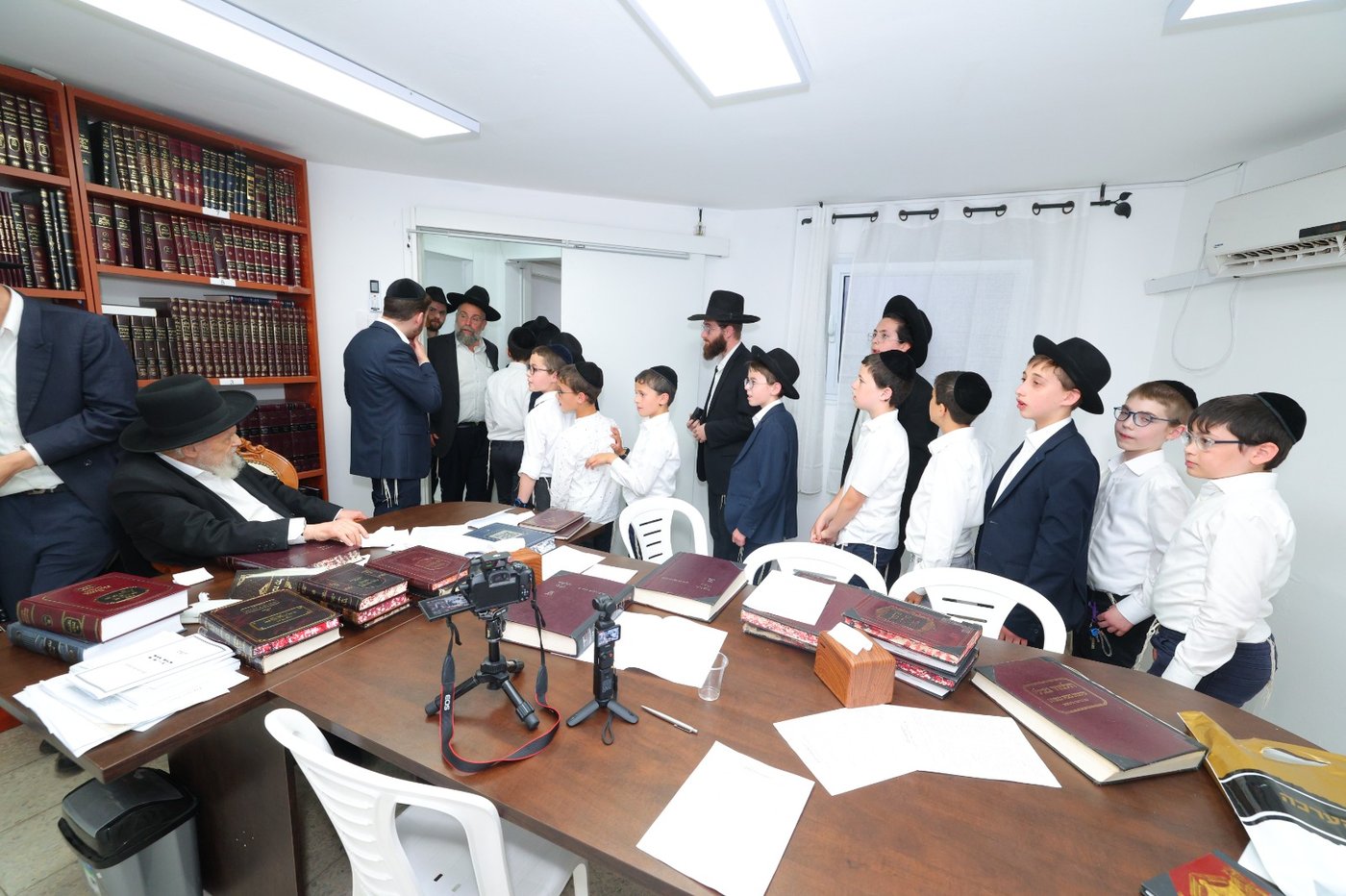 ילדי “נערינו” ביקרו בבתי גדולי ישראל והתברכו