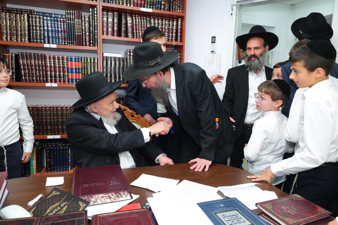 ילדי “נערינו” ביקרו בבתי גדולי ישראל והתברכו