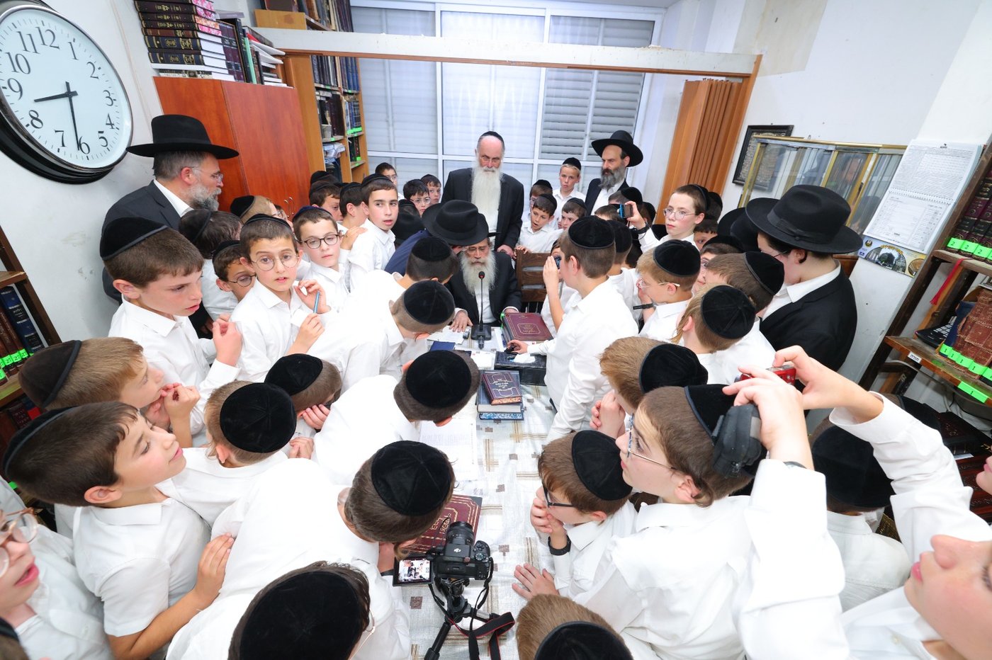 ילדי “נערינו” ביקרו בבתי גדולי ישראל והתברכו