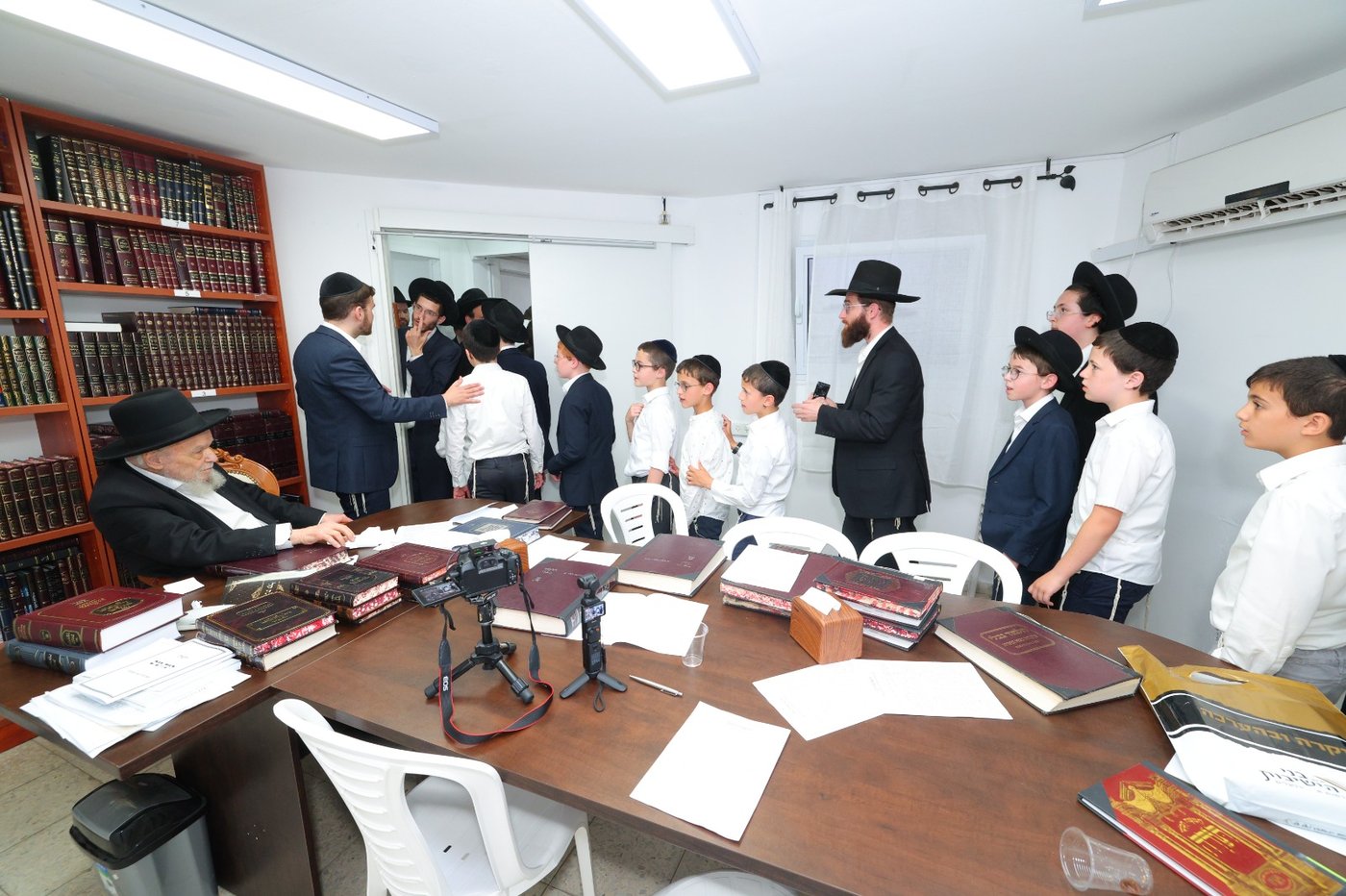 ילדי “נערינו” ביקרו בבתי גדולי ישראל והתברכו