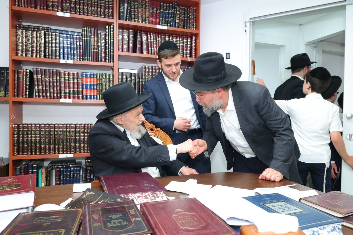 ילדי “נערינו” ביקרו בבתי גדולי ישראל והתברכו