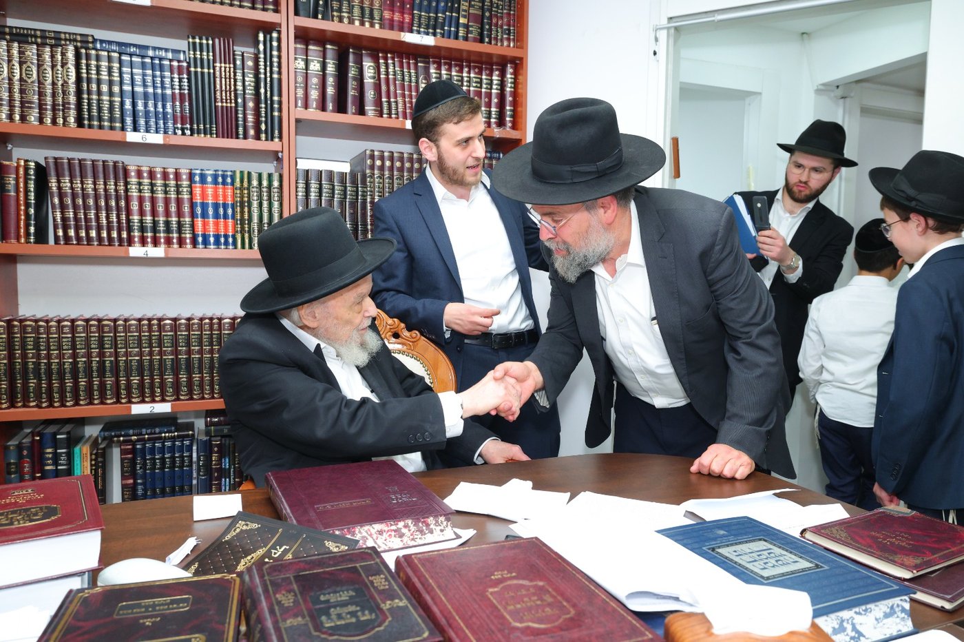 ילדי “נערינו” ביקרו בבתי גדולי ישראל והתברכו