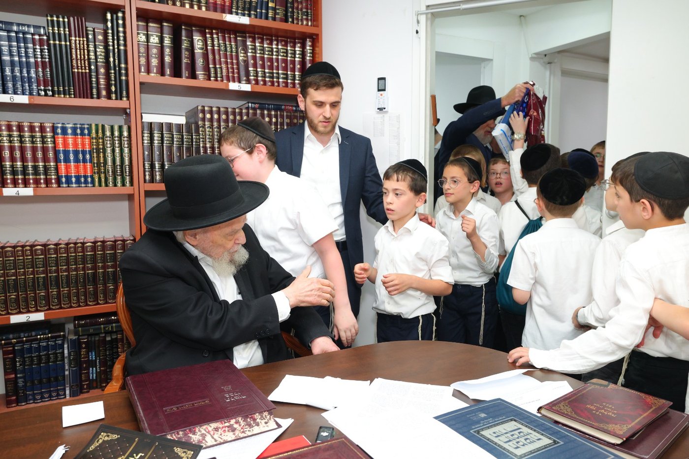 ילדי “נערינו” ביקרו בבתי גדולי ישראל והתברכו