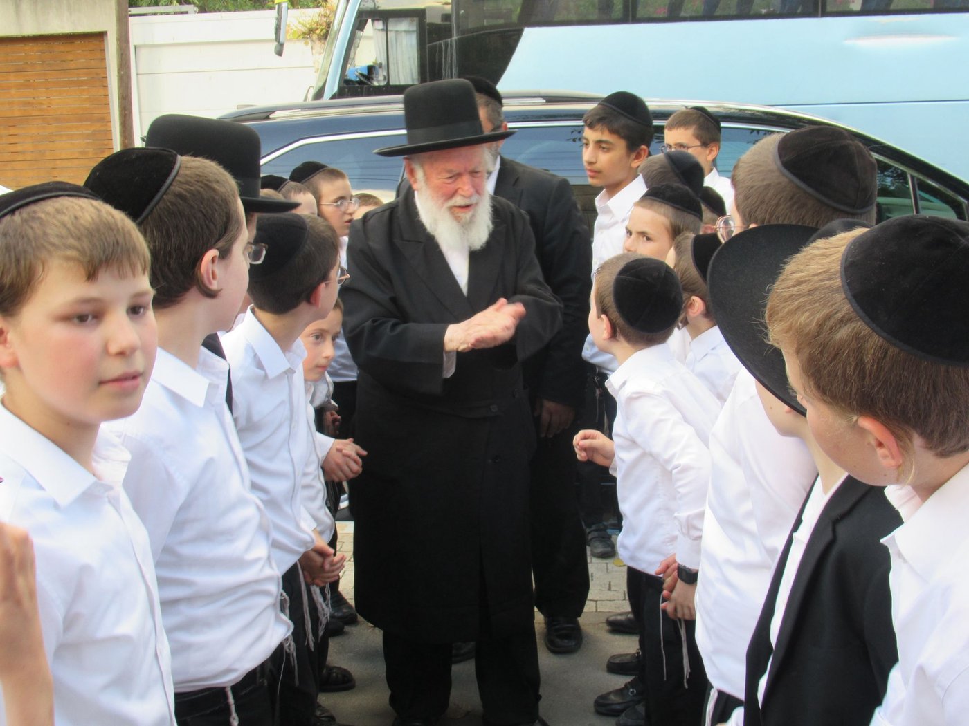 ילדי “נערינו” ביקרו בבתי גדולי ישראל והתברכו