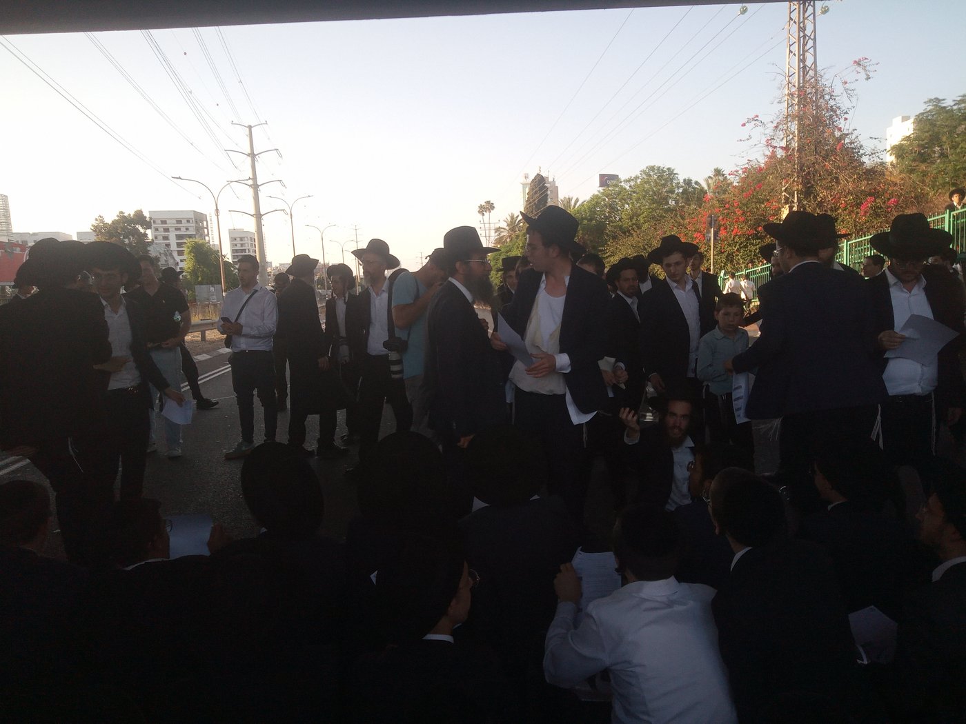 הפגנת הקיצונים בכניסה לבני ברק