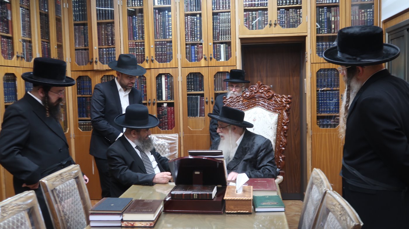 הגאון רבי מסעוד בן שמעון בביקור אצל האדמו"ר מצאנז