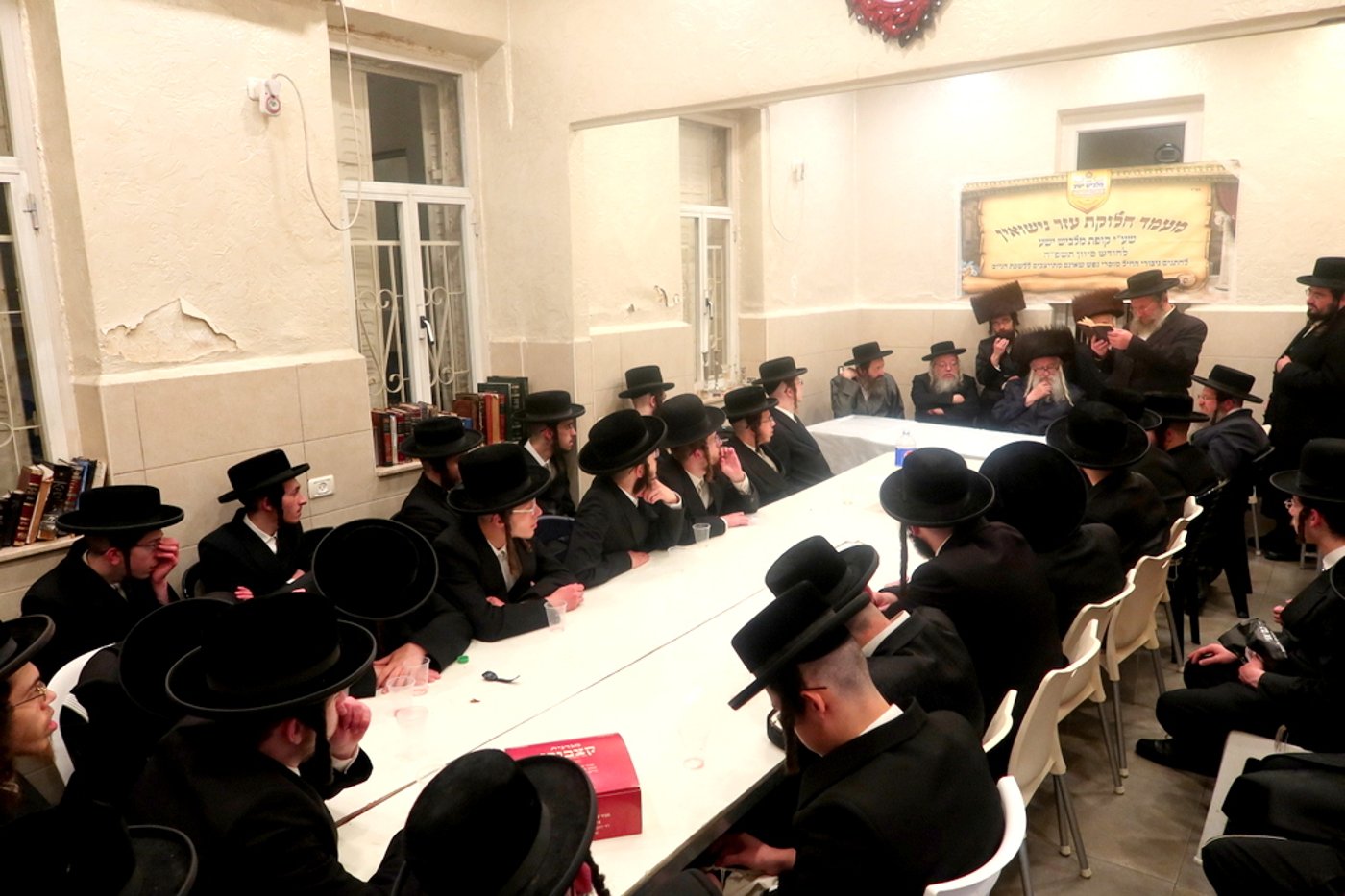 המעמד במעונו של האדמו"ר ממשכנות הרועים