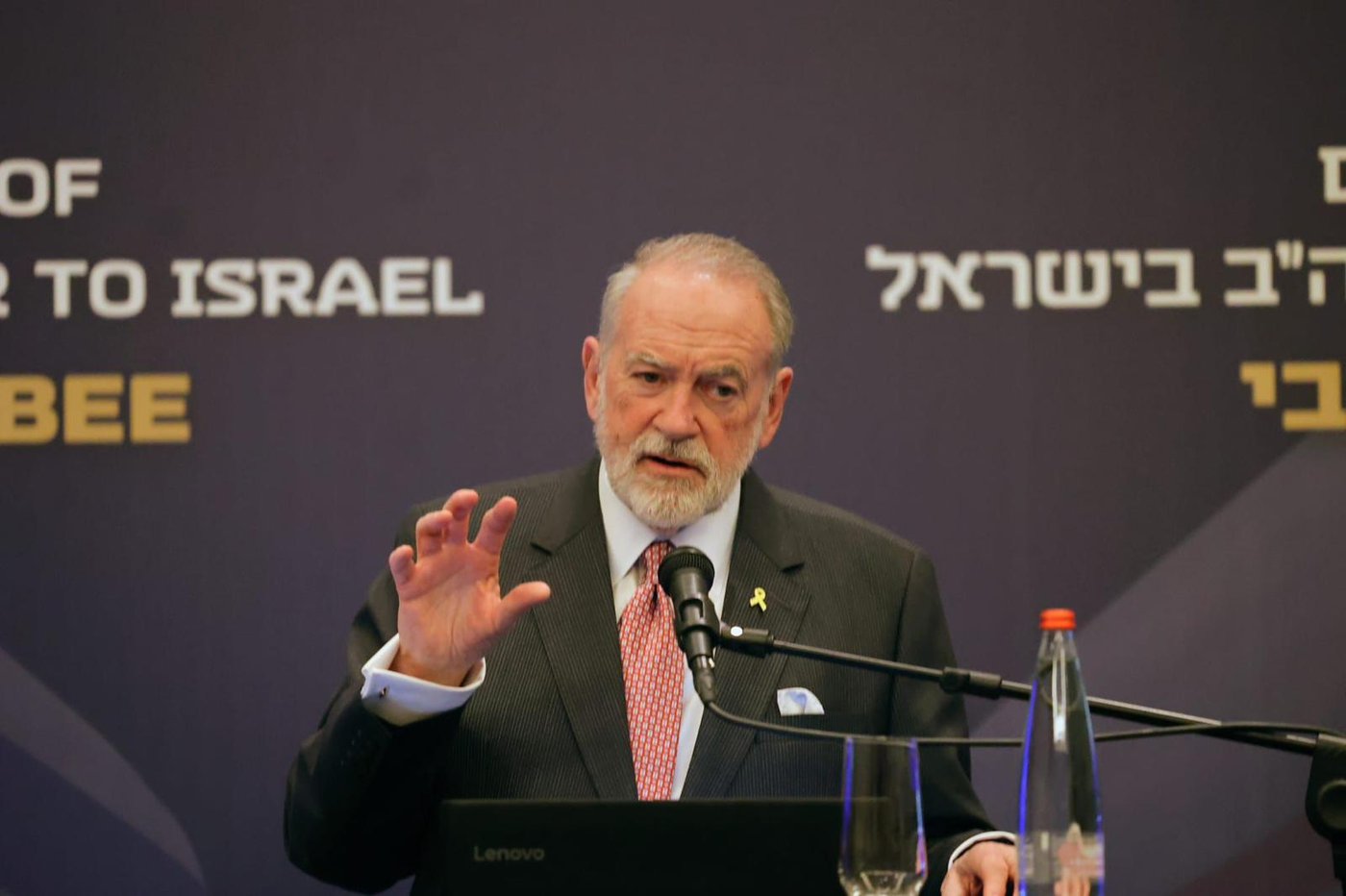 מייק האקבי