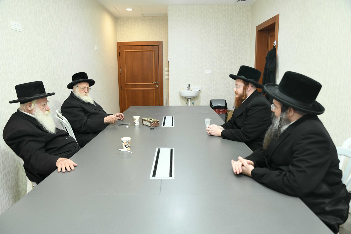 הרה"ח ר' אפרים לרנר ז"ל, עם אחיו יבלחט"א הרה"ח ר' שמשון 