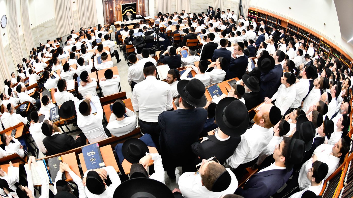 הגאון רבי ישראל בונים שרייבר בשיחה בבית השם