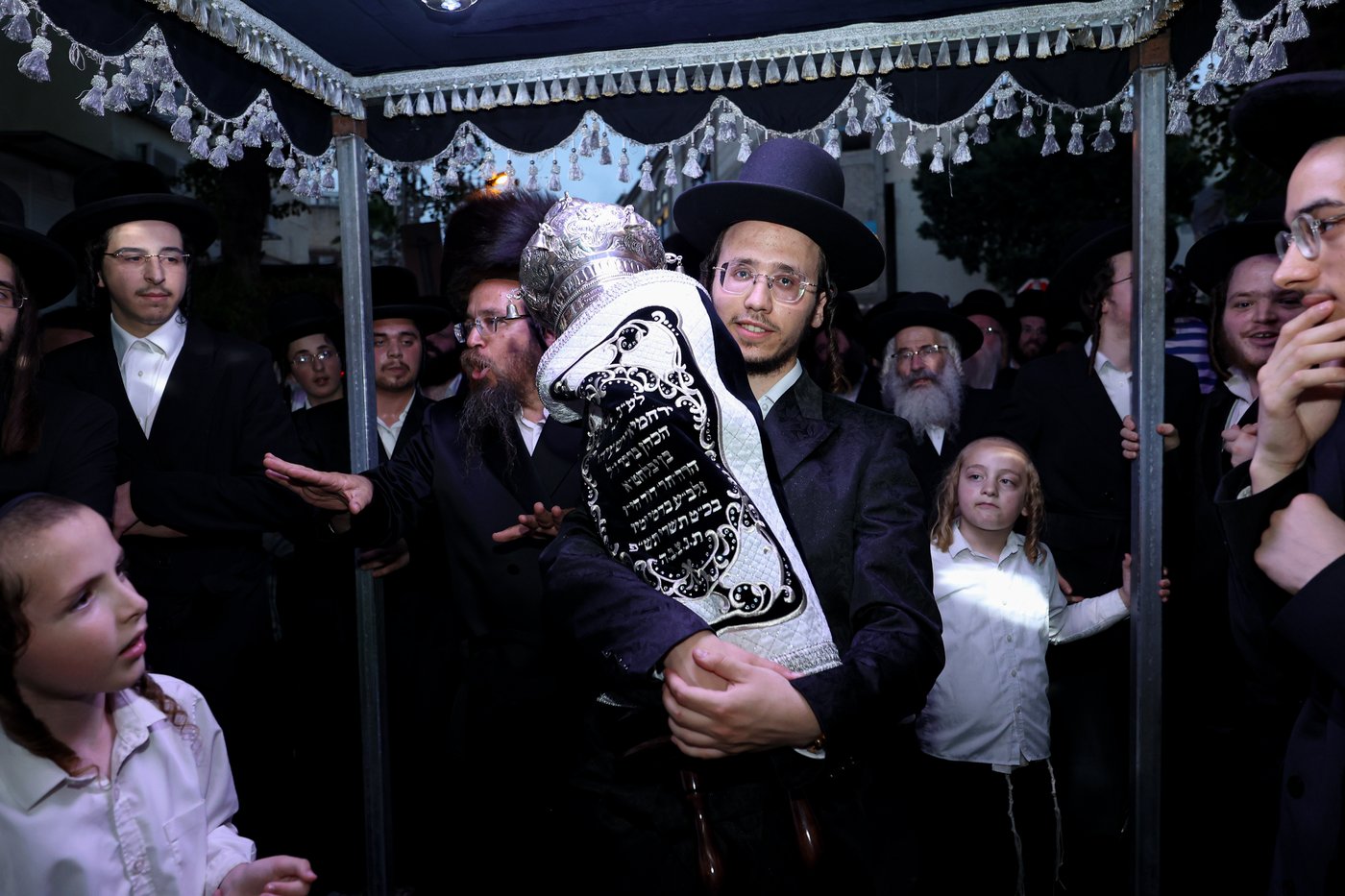הכנסת ס"ת לישיבת אלכסנדר