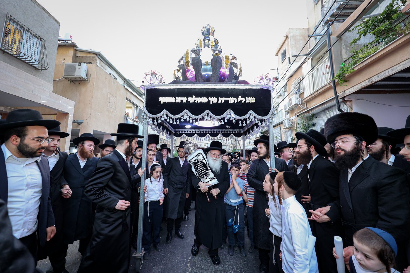 הכנסת ס"ת לישיבת אלכסנדר