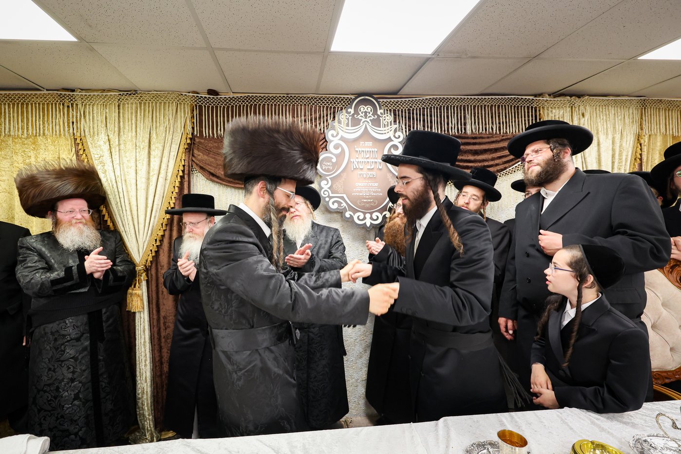 שמחת בית טרעבישאן - זוועהיל - פינסק קרלין
