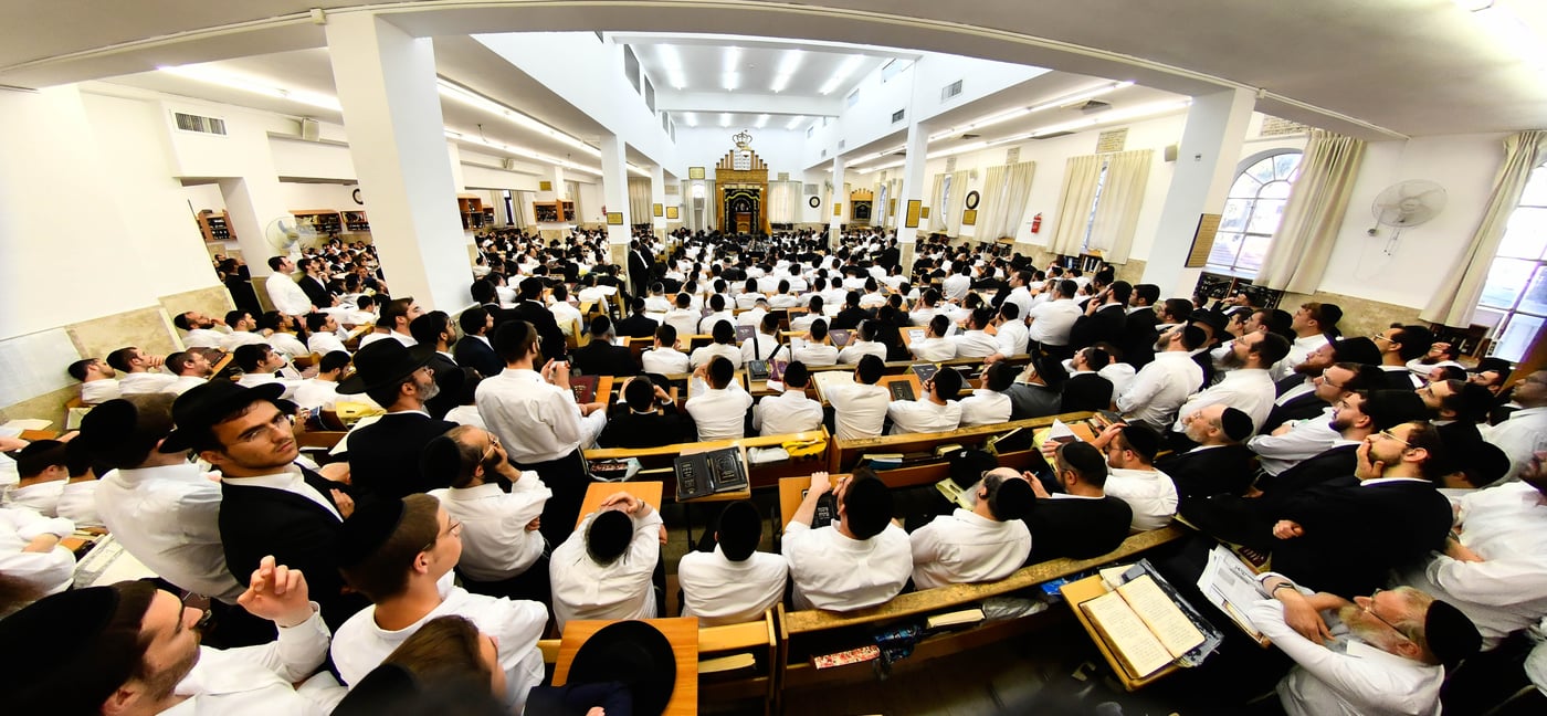 עצרת תפילה והתעוררות בישיבת מיר