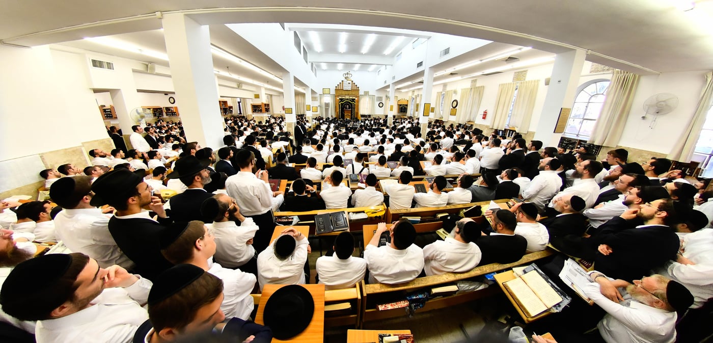 עצרת תפילה והתעוררות בישיבת מיר