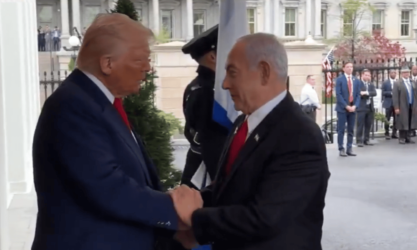 נתניהו וטראמפ בכניסה לבית הלבן