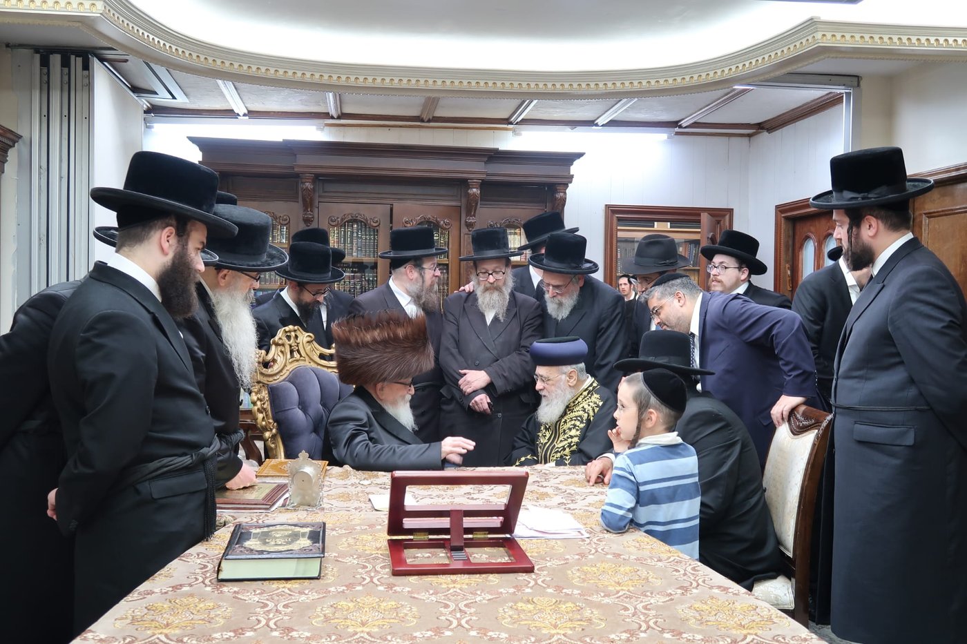 שיעור וביקור היסטורי של הראש"ל הגר"י יוסף בעיירה סקווירא | תיעוד מיוחד 