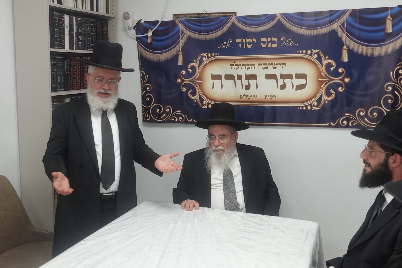 הגר"א סלים במעמד פתיחת ישיבת 'כתר תורה'