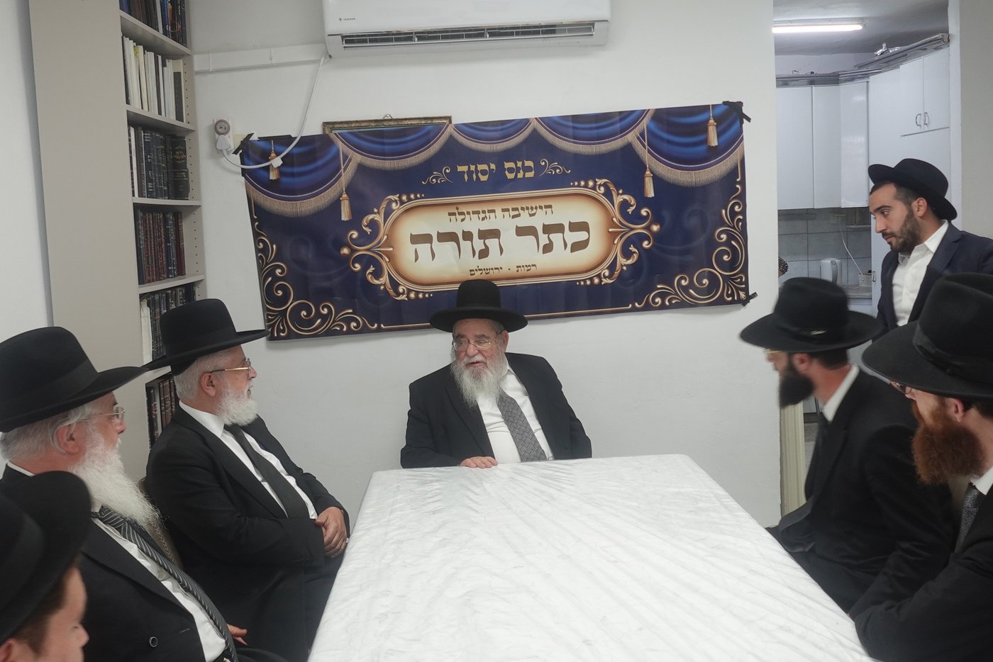 הגר"א סלים במעמד פתיחת ישיבת 'כתר תורה'