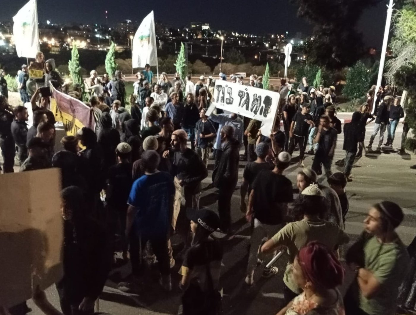 מהומות בבנימין | פעילי ימין ניסו לפרוץ למפקדת החטיבה: "ההפגנה הפכה לאלימה", חיילים הותקפו