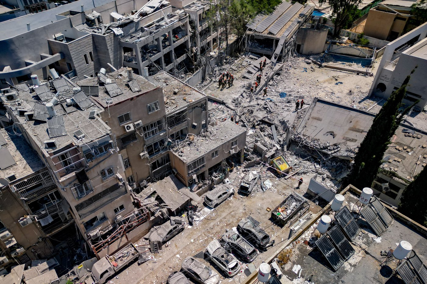 זירת פגיעת הטיל האיראני בבני ברק