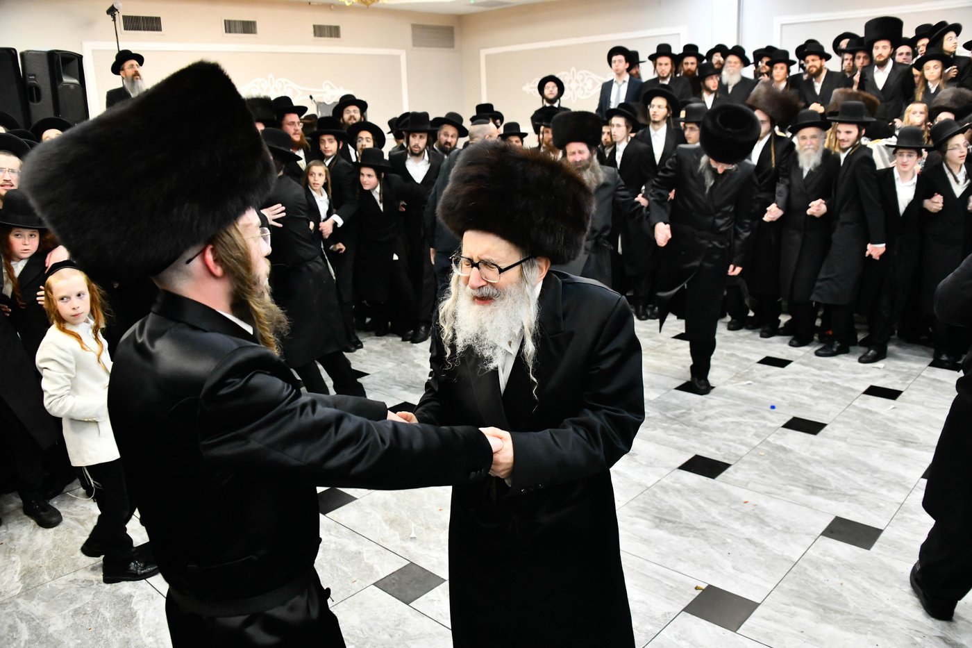 האדמו"ר מאמשינוב בחתונה בבני ברק