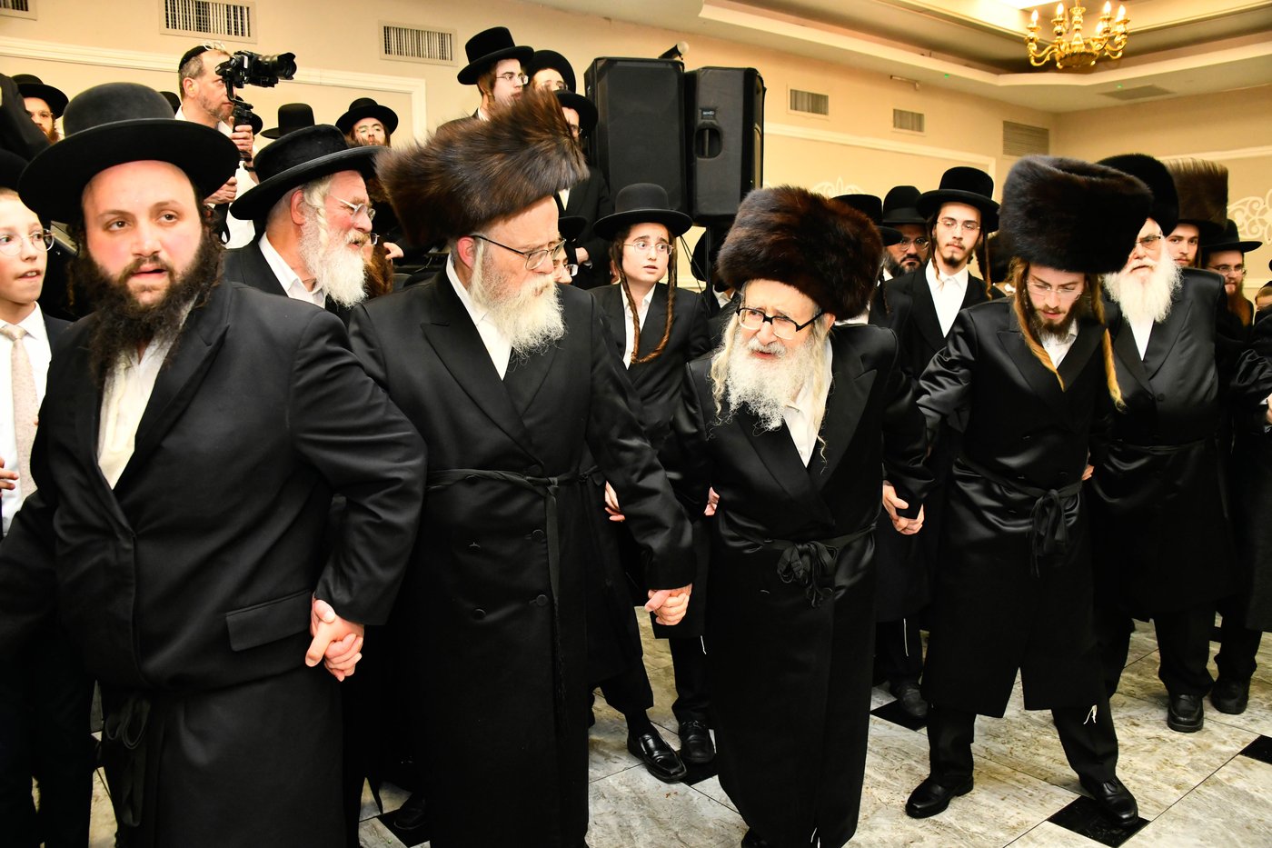 האדמו"ר מאמשינוב בחתונה בבני ברק