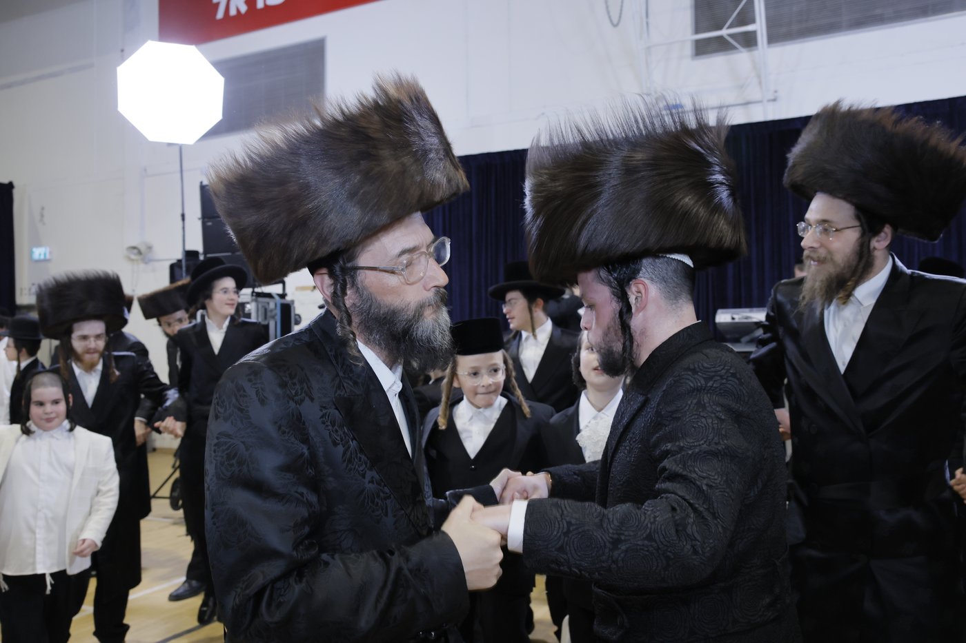 שמחת נישואי בן גאב"ד זוועהיל