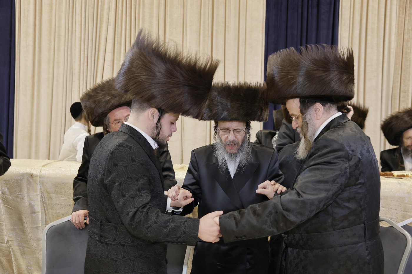 שמחת נישואי בן גאב"ד זוועהיל