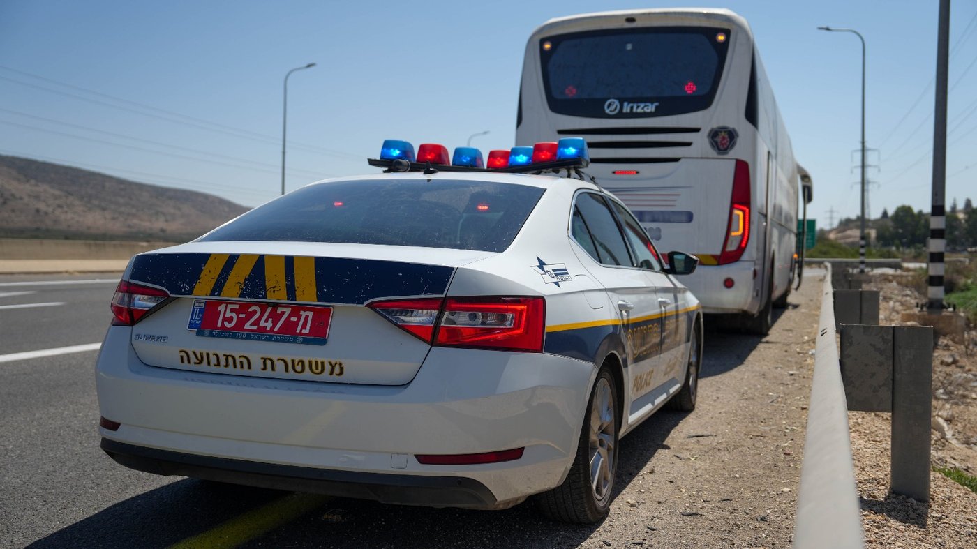 "הגזים": נהג אוטובוס עמוס נוסעים התבקש לעצור - ואז השוטר הופיע