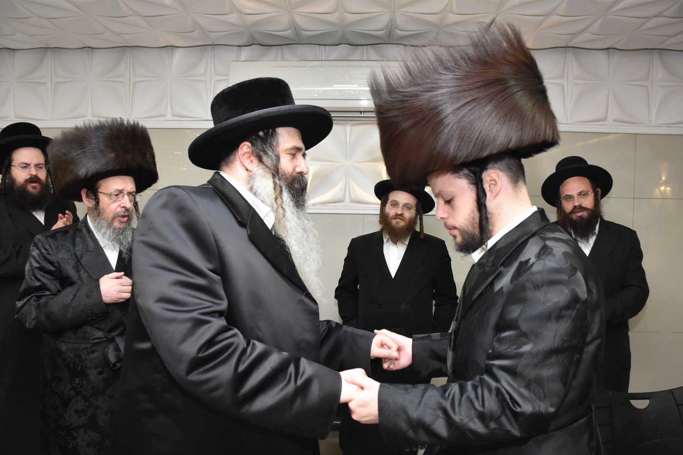 שמחת השבע ברכות לבן גאב"ד זוועהיל, ונכד הגה"צ רבי חיים צבי שפירא