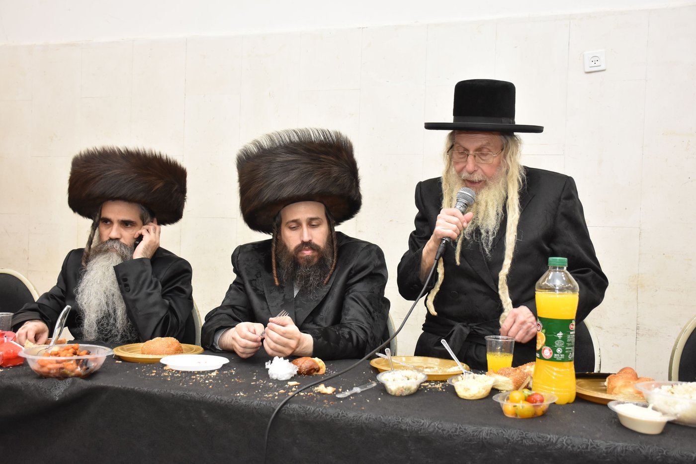 שמחת שבע הברכות בחצרות מאקאווא - טשארנוביל - קאסאן 