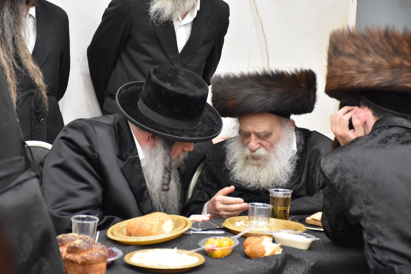 שמחת שבע הברכות בחצרות מאקאווא - טשארנוביל - קאסאן 