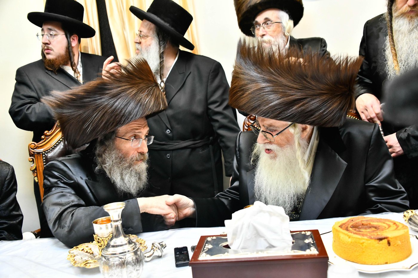 הרבי מצאנז בשמחת הוואכט נאכט לנכד הרה"צ רבי אלימלך בידרמן