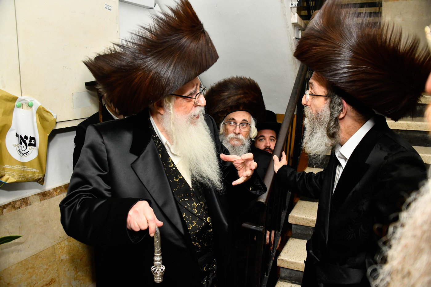 הרבי מצאנז בשמחת הוואכט נאכט לנכד הרה"צ רבי אלימלך בידרמן